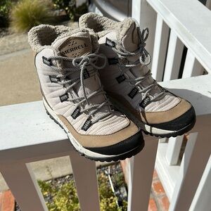 Merrell women’s' Tan and Black Winter Boots